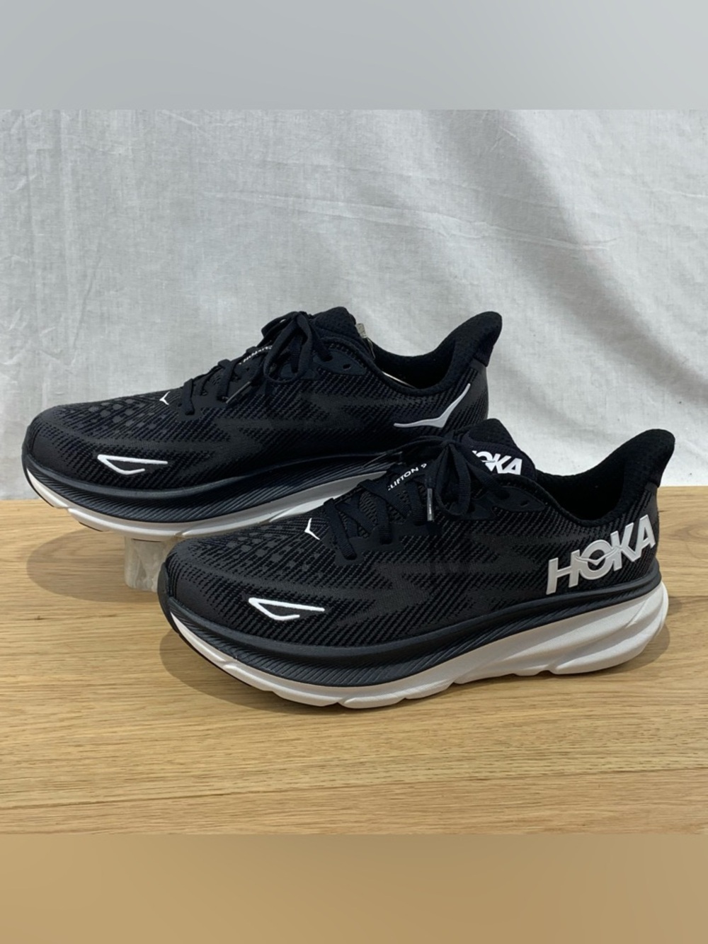 Hoka One One Clifton 9 Men’s Size 10.5 2E (Wide) Black Running Shoes